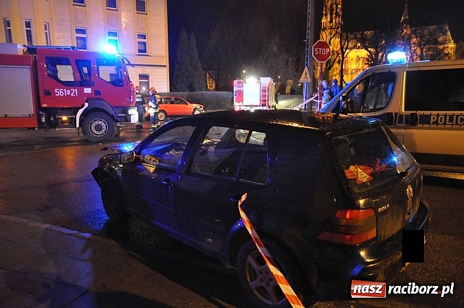 Zdjęcie w galerii na portalu naszraciborz.pl: Zderzenie trzech pojazdów na skrzyżowaniu ulic Armii Krajowej-Karola na Ostrogu. Sprawca miał 3 promile alkoholu! Nie miał uprawnień do kierowania autem wiadomości z regionu