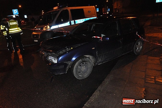 Zdjęcie w galerii na portalu naszraciborz.pl: Zderzenie trzech pojazdów na skrzyżowaniu ulic Armii Krajowej-Karola na Ostrogu. Sprawca miał 3 promile alkoholu! Nie miał uprawnień do kierowania autem wiadomości z regionu