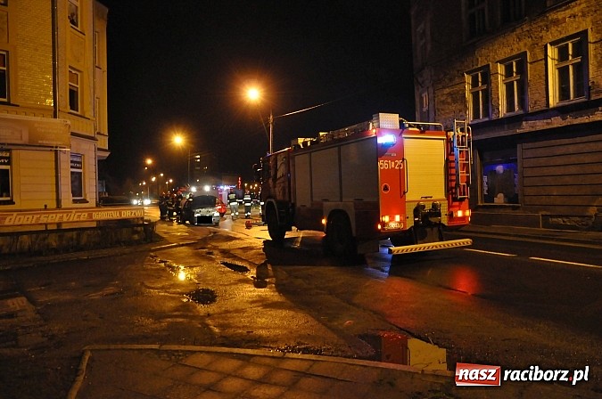 Zdjęcie w galerii na portalu naszraciborz.pl: Zderzenie trzech pojazdów na skrzyżowaniu ulic Armii Krajowej-Karola na Ostrogu. Sprawca miał 3 promile alkoholu! Nie miał uprawnień do kierowania autem wiadomości z regionu