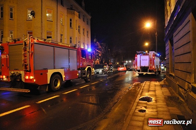 Zdjęcie w galerii na portalu naszraciborz.pl: Zderzenie trzech pojazdów na skrzyżowaniu ulic Armii Krajowej-Karola na Ostrogu. Sprawca miał 3 promile alkoholu! Nie miał uprawnień do kierowania autem wiadomości z regionu