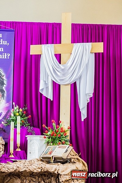 Zdjęcie w galerii na portalu naszraciborz.pl: Groby Pańskie w raciborskich kościołach wiadomości z regionu