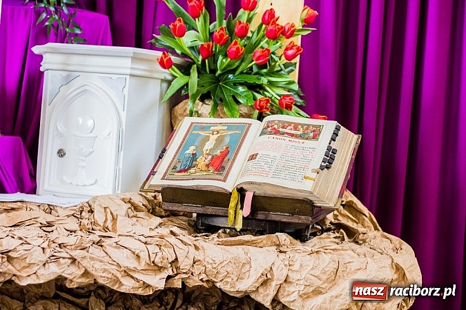 Zdjęcie w galerii na portalu naszraciborz.pl: Groby Pańskie w raciborskich kościołach wiadomości z regionu