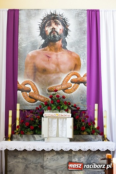 Zdjęcie w galerii na portalu naszraciborz.pl: Groby Pańskie w raciborskich kościołach wiadomości z regionu