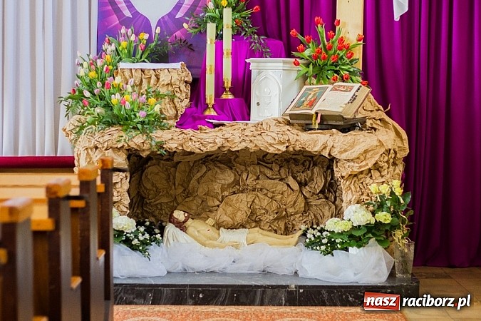Zdjęcie w galerii na portalu naszraciborz.pl: Groby Pańskie w raciborskich kościołach wiadomości z regionu