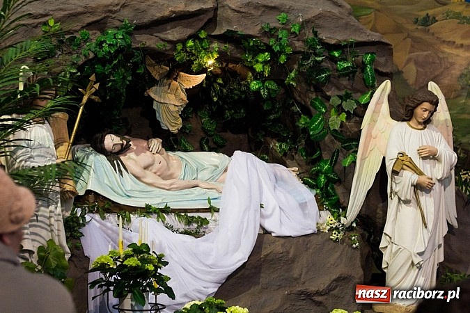 Zdjęcie w galerii na portalu naszraciborz.pl: Groby Pańskie w raciborskich kościołach wiadomości z regionu