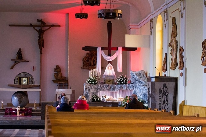 Zdjęcie w galerii na portalu naszraciborz.pl: Groby Pańskie w raciborskich kościołach wiadomości z regionu