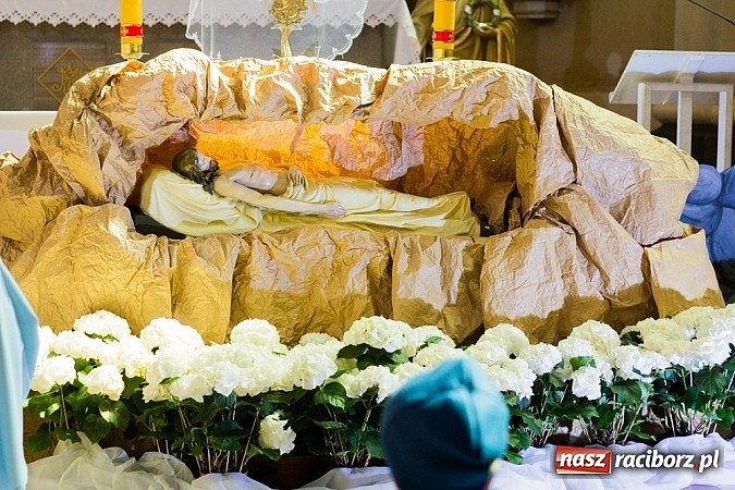 Zdjęcie w galerii na portalu naszraciborz.pl: Groby Pańskie w raciborskich kościołach wiadomości z regionu