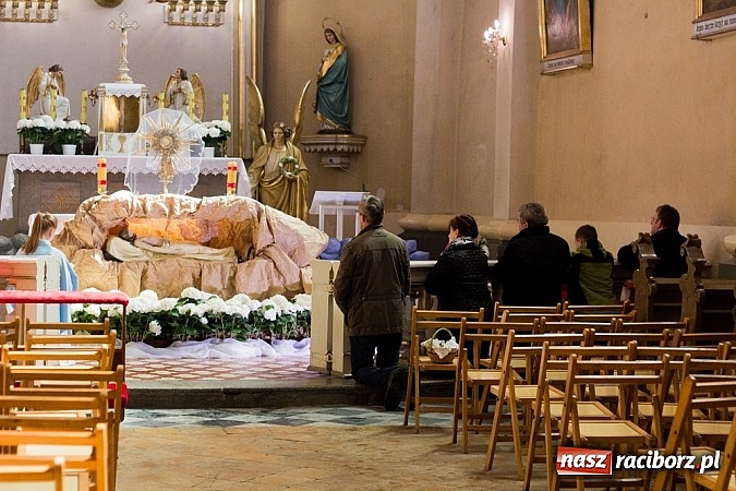 Zdjęcie w galerii na portalu naszraciborz.pl: Groby Pańskie w raciborskich kościołach wiadomości z regionu