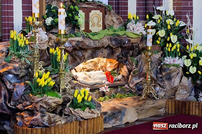 Zdjęcie w galerii na portalu naszraciborz.pl: Groby Pańskie w raciborskich kościołach wiadomości z regionu