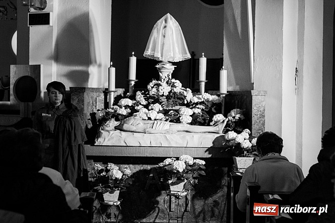 Zdjęcie w galerii na portalu naszraciborz.pl: Groby Pańskie w raciborskich kościołach wiadomości z regionu