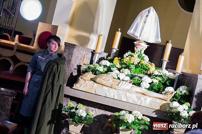 Zdjęcie w galerii na portalu naszraciborz.pl: Groby Pańskie w raciborskich kościołach wiadomości z regionu