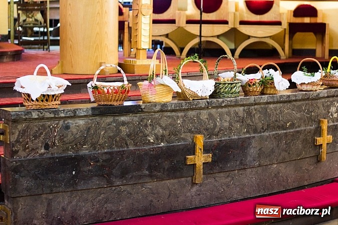 Zdjęcie w galerii na portalu naszraciborz.pl: Groby Pańskie w raciborskich kościołach wiadomości z regionu