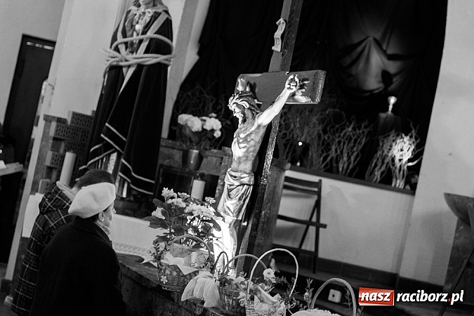 Zdjęcie w galerii na portalu naszraciborz.pl: Groby Pańskie w raciborskich kościołach wiadomości z regionu