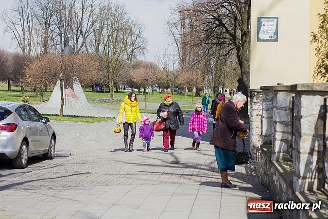 Zdjęcie w galerii na portalu naszraciborz.pl: Groby Pańskie w raciborskich kościołach wiadomości z regionu