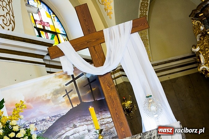 Zdjęcie w galerii na portalu naszraciborz.pl: Groby Pańskie w raciborskich kościołach wiadomości z regionu