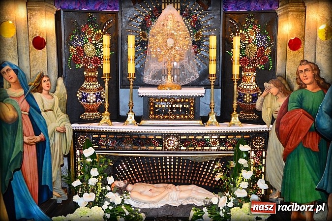 Zdjęcie w galerii na portalu naszraciborz.pl: Groby Pańskie w raciborskich kościołach wiadomości z regionu