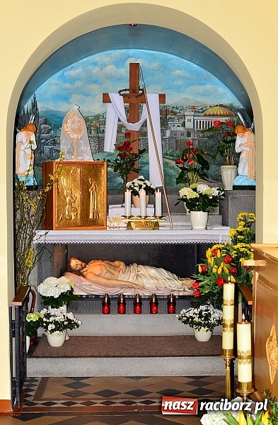 Zdjęcie w galerii na portalu naszraciborz.pl: Groby Pańskie w raciborskich kościołach wiadomości z regionu