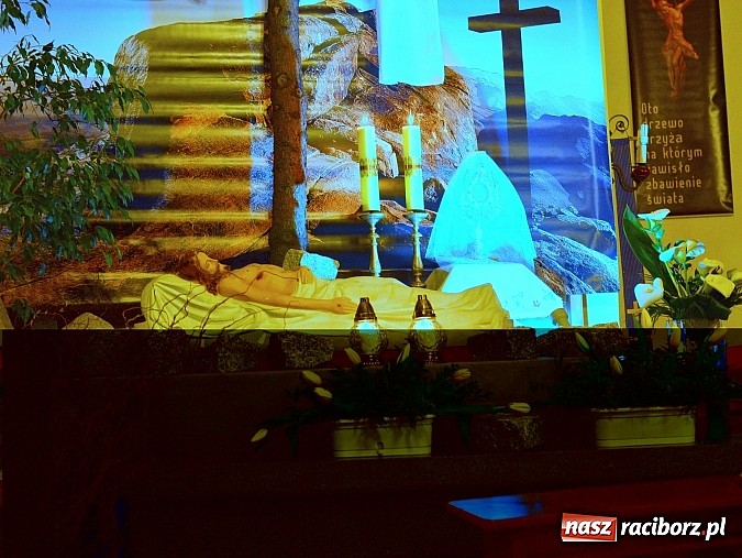 Zdjęcie w galerii na portalu naszraciborz.pl: Groby Pańskie w raciborskich kościołach wiadomości z regionu