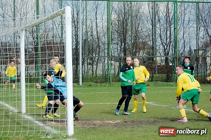 Zdjęcie w galerii na portalu naszraciborz.pl: B klasa: Grad goli przy Sudeckiej. Płonia zdeklasowana przez Chałupki wiadomości z regionu