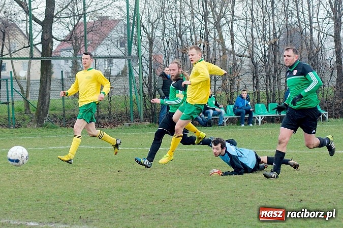 Zdjęcie w galerii na portalu naszraciborz.pl: B klasa: Grad goli przy Sudeckiej. Płonia zdeklasowana przez Chałupki wiadomości z regionu