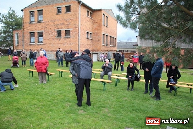 Zdjęcie w galerii na portalu naszraciborz.pl: Wielkanoc w farskich ogrodach wiadomości z regionu