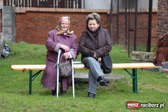 Zdjęcie w galerii na portalu naszraciborz.pl: Wielkanoc w farskich ogrodach wiadomości z regionu