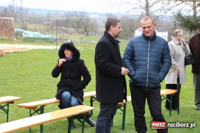 Zdjęcie w galerii na portalu naszraciborz.pl: Wielkanoc w farskich ogrodach wiadomości z regionu