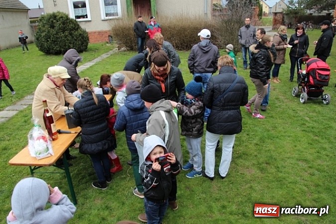 Zdjęcie w galerii na portalu naszraciborz.pl: Wielkanoc w farskich ogrodach wiadomości z regionu