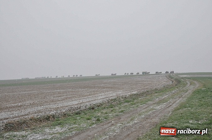 Zdjęcie w galerii na portalu naszraciborz.pl: W Bieńkowicach przed Urbanem sypnęło śniegiem wiadomości z regionu