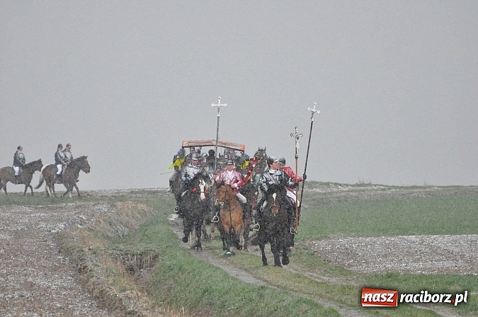 Zdjęcie w galerii na portalu naszraciborz.pl: W Bieńkowicach przed Urbanem sypnęło śniegiem wiadomości z regionu