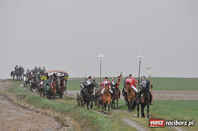 Zdjęcie w galerii na portalu naszraciborz.pl: W Bieńkowicach przed Urbanem sypnęło śniegiem wiadomości z regionu