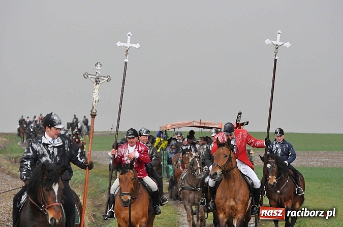 Zdjęcie w galerii na portalu naszraciborz.pl: W Bieńkowicach przed Urbanem sypnęło śniegiem wiadomości z regionu