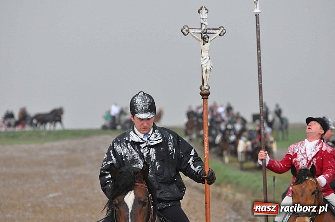 Zdjęcie w galerii na portalu naszraciborz.pl: W Bieńkowicach przed Urbanem sypnęło śniegiem wiadomości z regionu