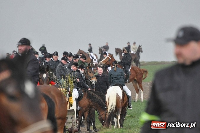 Zdjęcie w galerii na portalu naszraciborz.pl: W Bieńkowicach przed Urbanem sypnęło śniegiem wiadomości z regionu