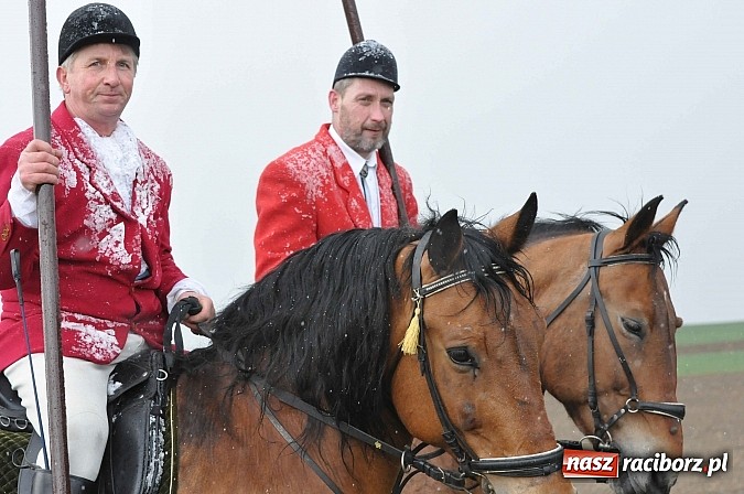 Zdjęcie w galerii na portalu naszraciborz.pl: W Bieńkowicach przed Urbanem sypnęło śniegiem wiadomości z regionu