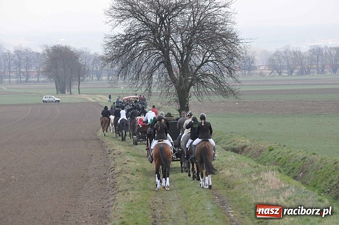 Zdjęcie w galerii na portalu naszraciborz.pl: W Bieńkowicach przed Urbanem sypnęło śniegiem wiadomości z regionu