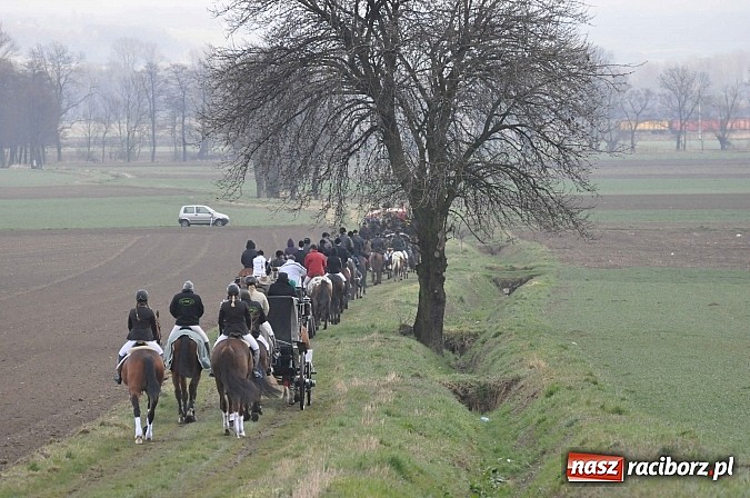 Zdjęcie w galerii na portalu naszraciborz.pl: W Bieńkowicach przed Urbanem sypnęło śniegiem wiadomości z regionu