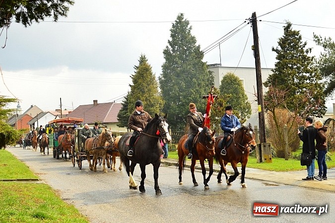 Zdjęcie w galerii na portalu naszraciborz.pl: W Bieńkowicach przed Urbanem sypnęło śniegiem wiadomości z regionu