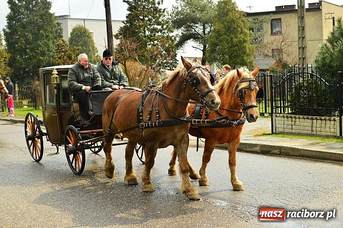 Zdjęcie w galerii na portalu naszraciborz.pl: W Bieńkowicach przed Urbanem sypnęło śniegiem wiadomości z regionu