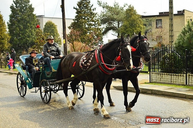 Zdjęcie w galerii na portalu naszraciborz.pl: W Bieńkowicach przed Urbanem sypnęło śniegiem wiadomości z regionu