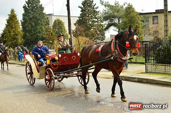 Zdjęcie w galerii na portalu naszraciborz.pl: W Bieńkowicach przed Urbanem sypnęło śniegiem wiadomości z regionu