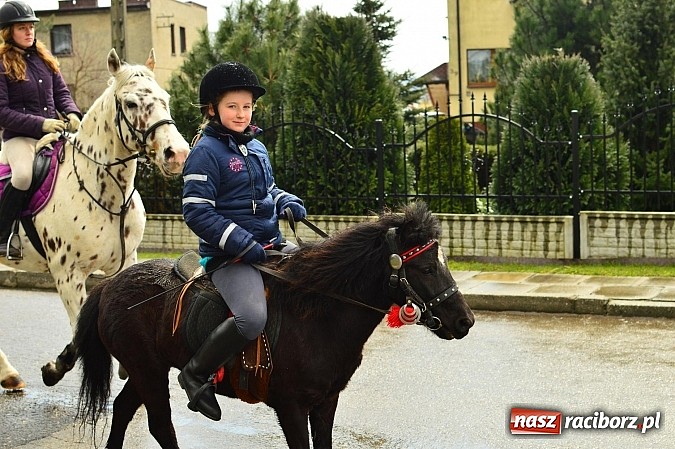 Zdjęcie w galerii na portalu naszraciborz.pl: W Bieńkowicach przed Urbanem sypnęło śniegiem wiadomości z regionu