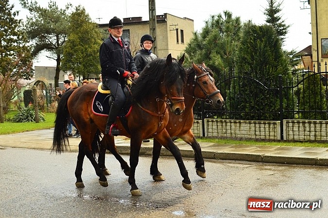 Zdjęcie w galerii na portalu naszraciborz.pl: W Bieńkowicach przed Urbanem sypnęło śniegiem wiadomości z regionu