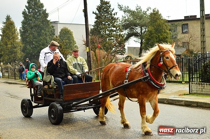 Zdjęcie w galerii na portalu naszraciborz.pl: W Bieńkowicach przed Urbanem sypnęło śniegiem wiadomości z regionu
