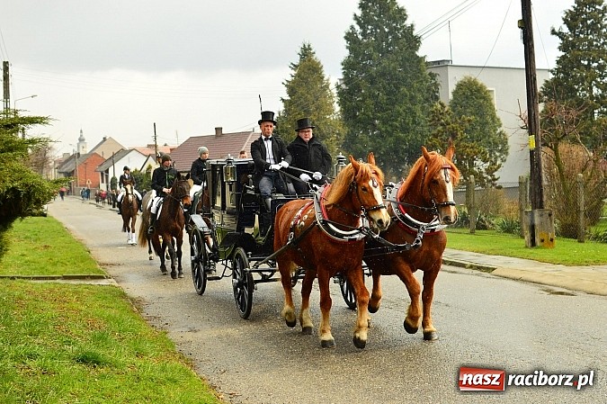 Zdjęcie w galerii na portalu naszraciborz.pl: W Bieńkowicach przed Urbanem sypnęło śniegiem wiadomości z regionu