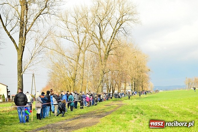 Zdjęcie w galerii na portalu naszraciborz.pl: W Bieńkowicach przed Urbanem sypnęło śniegiem wiadomości z regionu