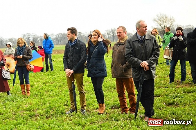 Zdjęcie w galerii na portalu naszraciborz.pl: W Bieńkowicach przed Urbanem sypnęło śniegiem wiadomości z regionu