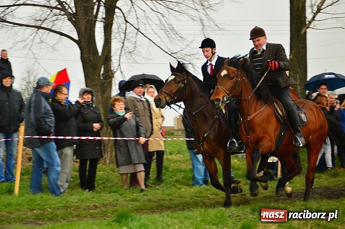 Zdjęcie w galerii na portalu naszraciborz.pl: W Bieńkowicach przed Urbanem sypnęło śniegiem wiadomości z regionu