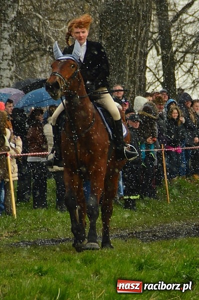 Zdjęcie w galerii na portalu naszraciborz.pl: W Bieńkowicach przed Urbanem sypnęło śniegiem wiadomości z regionu