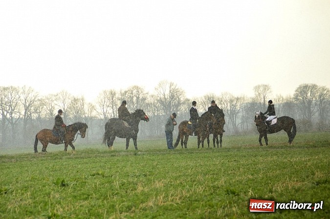 Zdjęcie w galerii na portalu naszraciborz.pl: W Bieńkowicach przed Urbanem sypnęło śniegiem wiadomości z regionu